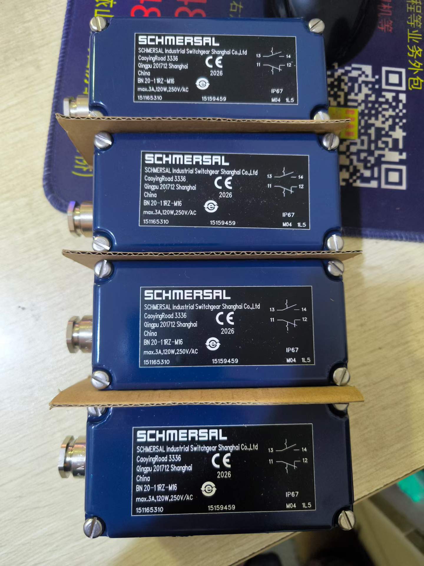 Công tắc khóa từ
