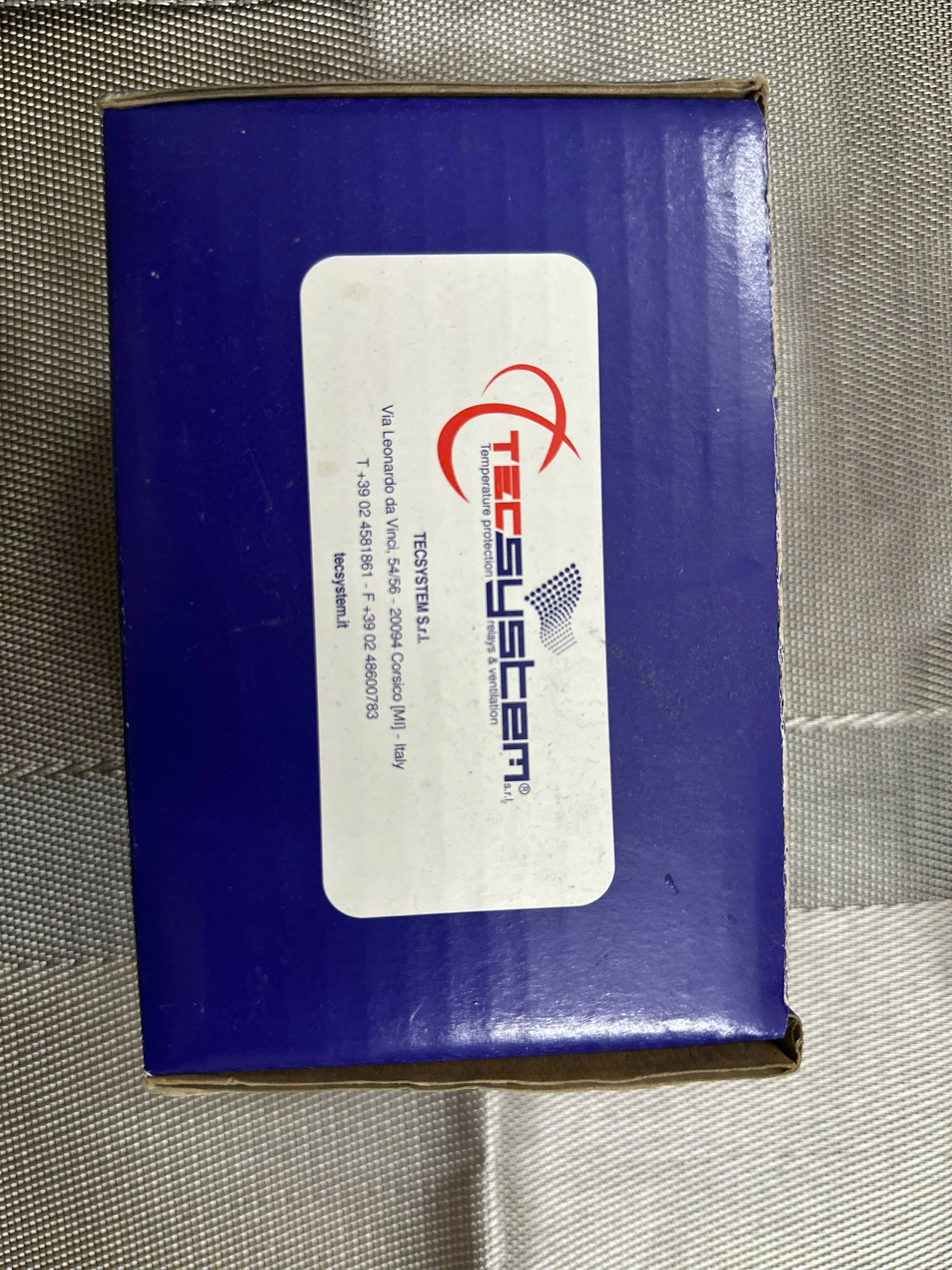 Bộ điều khiển và hiển thị nhiệt độ kỹ thuật số Tecsystem NT935