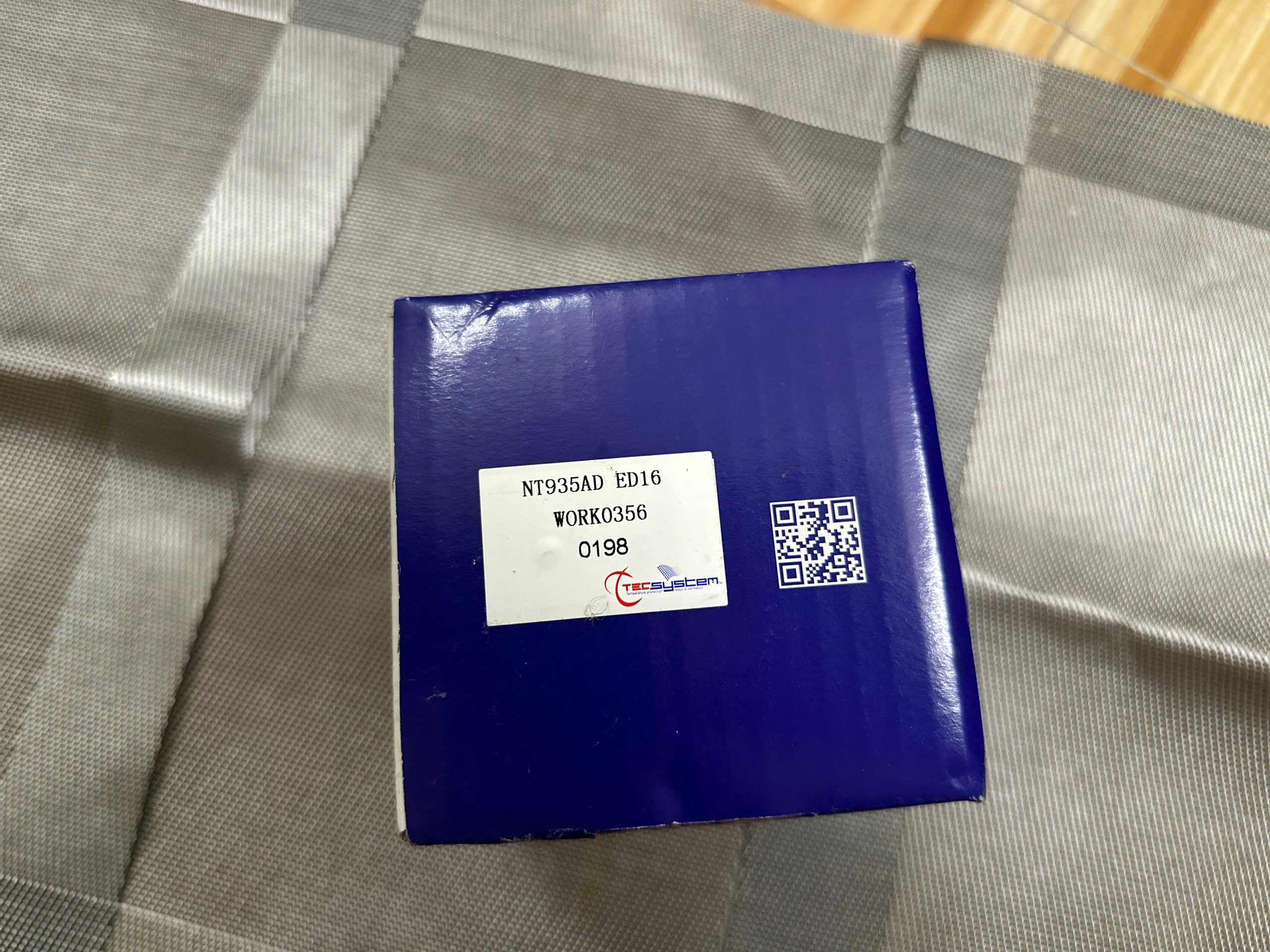 Bộ điều khiển và hiển thị nhiệt độ kỹ thuật số Tecsystem NT935